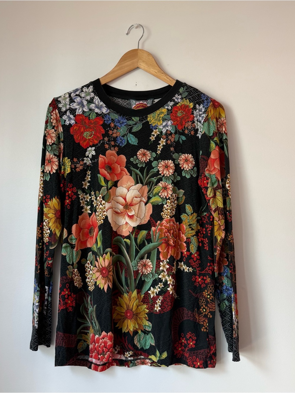Johnny Was Bamboo Viscose Long Sleeve Crewneck Tee Top Black Floral Size Medium